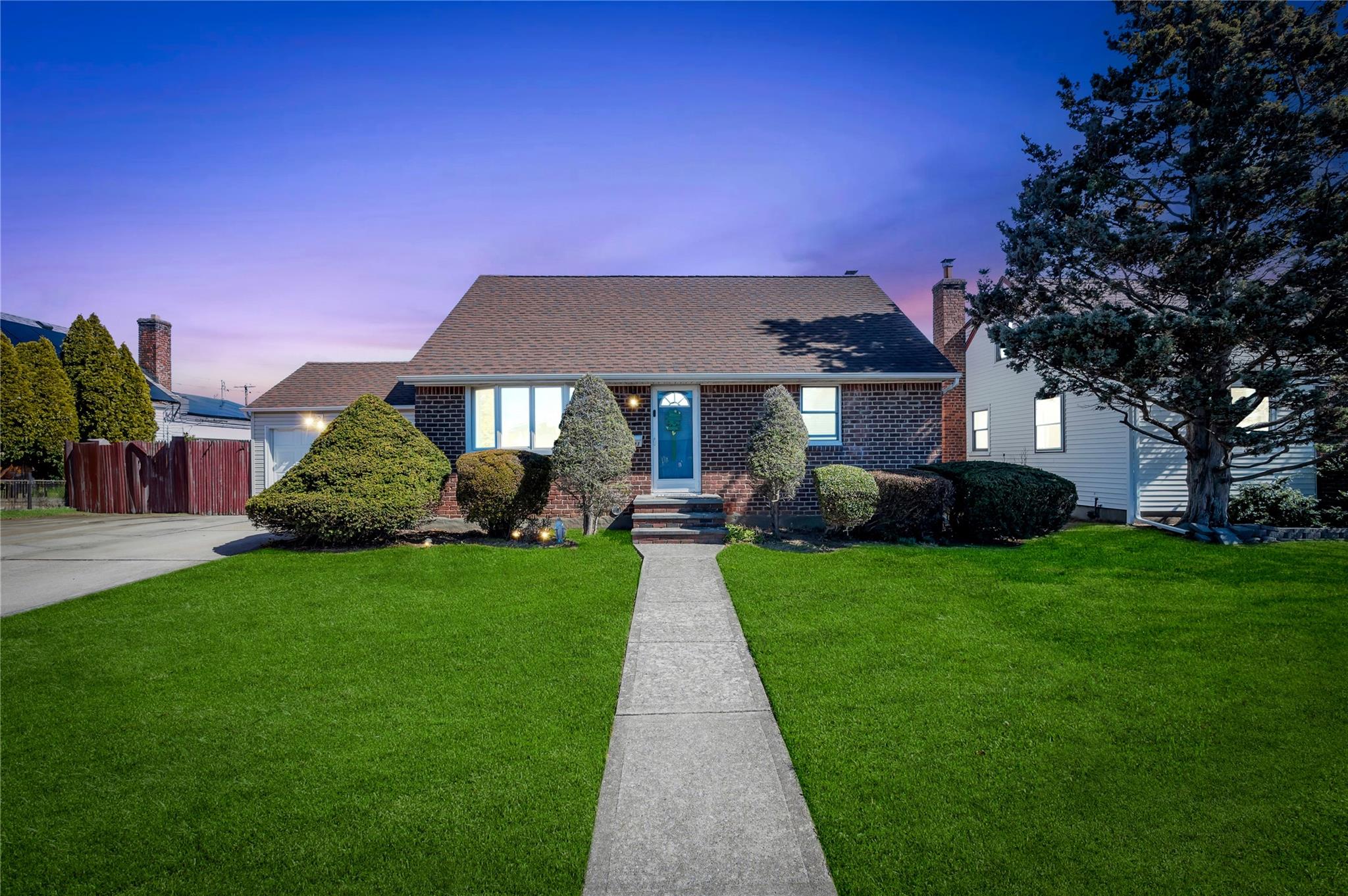 21 Linden Boulevard, Hicksville, New York image 1