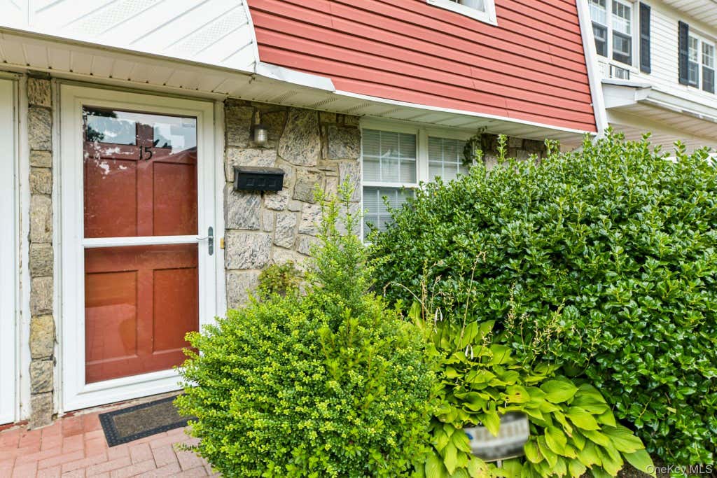 Photo of 15 Springwood Drive, North Babylon, NY 11703 (MLS # 1032270)