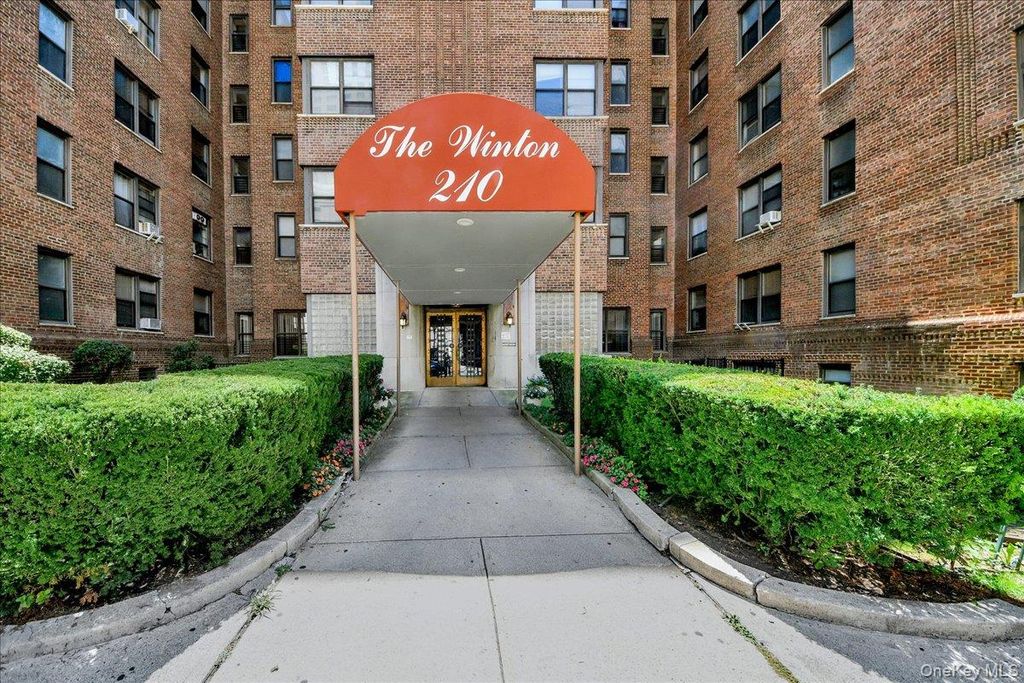 Photo of 210 Martine Avenue #5F, White Plains, NY 10601 (MLS # 1030889)