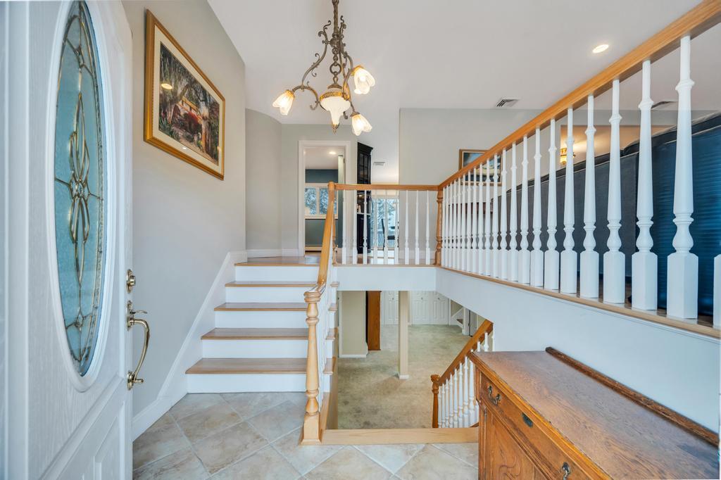 15 Gloria Place, Plainview, New York image 13