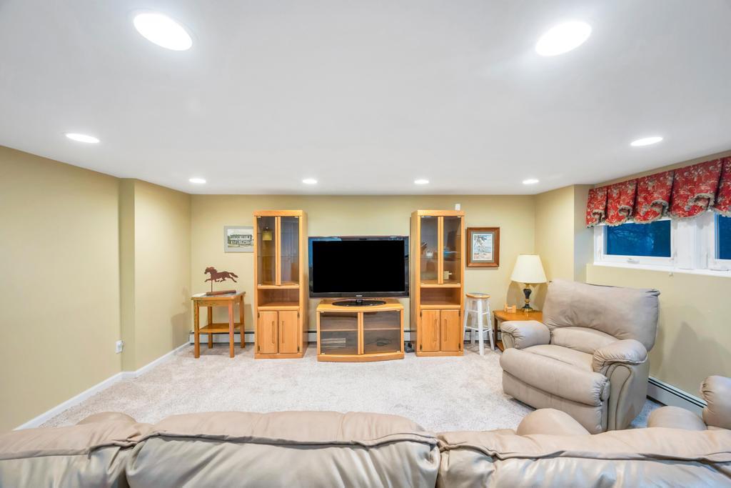 15 Gloria Place, Plainview, New York image 34