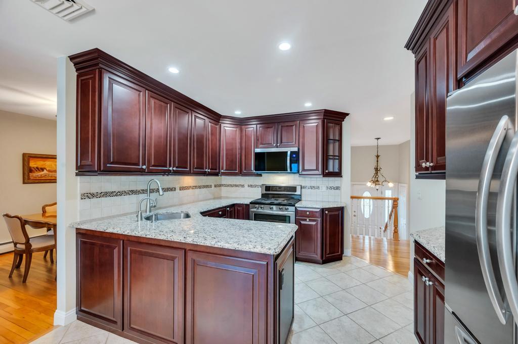 15 Gloria Place, Plainview, New York image 5