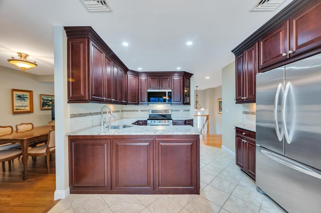 15 Gloria Place, Plainview, New York image 7