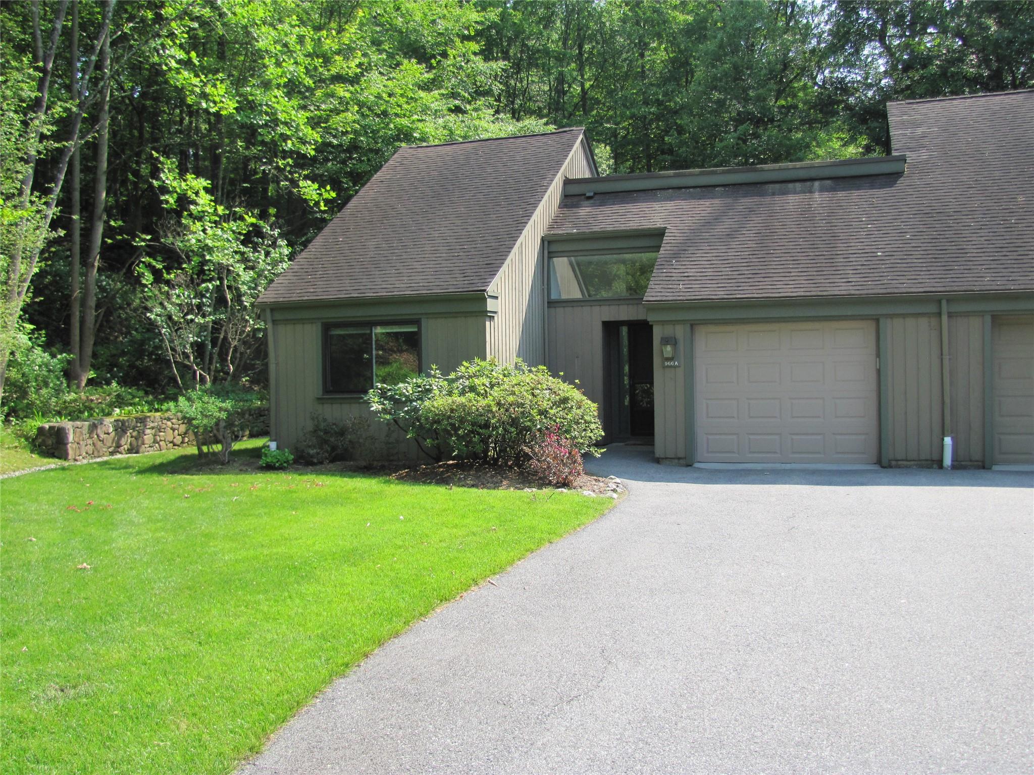 Rental Property at Heritage Hills, Somers, New York - Bedrooms: 1 
Bathrooms: 2 
Rooms: 5  - $3,300 MO.