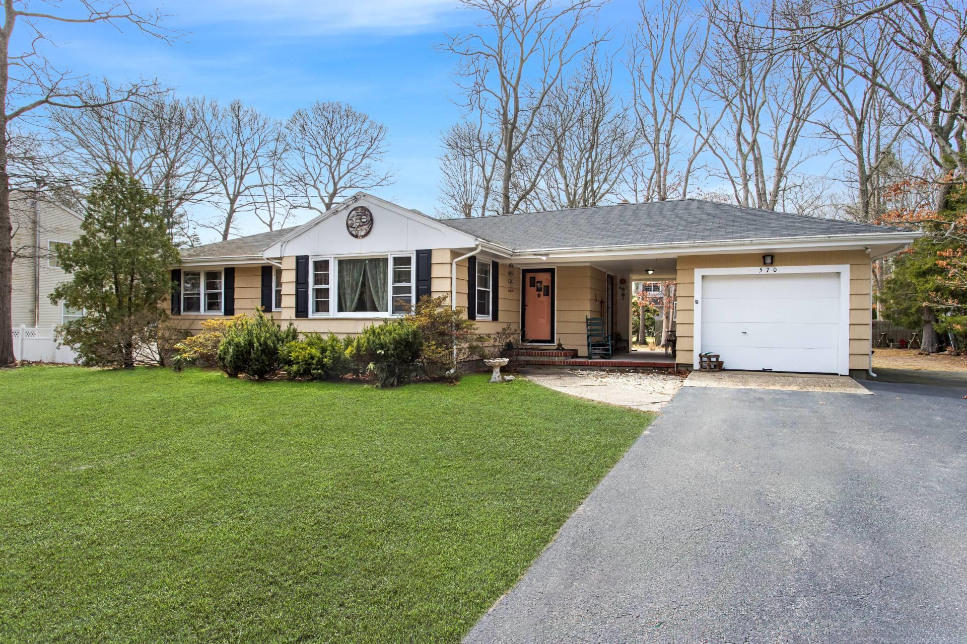 570 N North Bayview Road, Southold, New York image 2