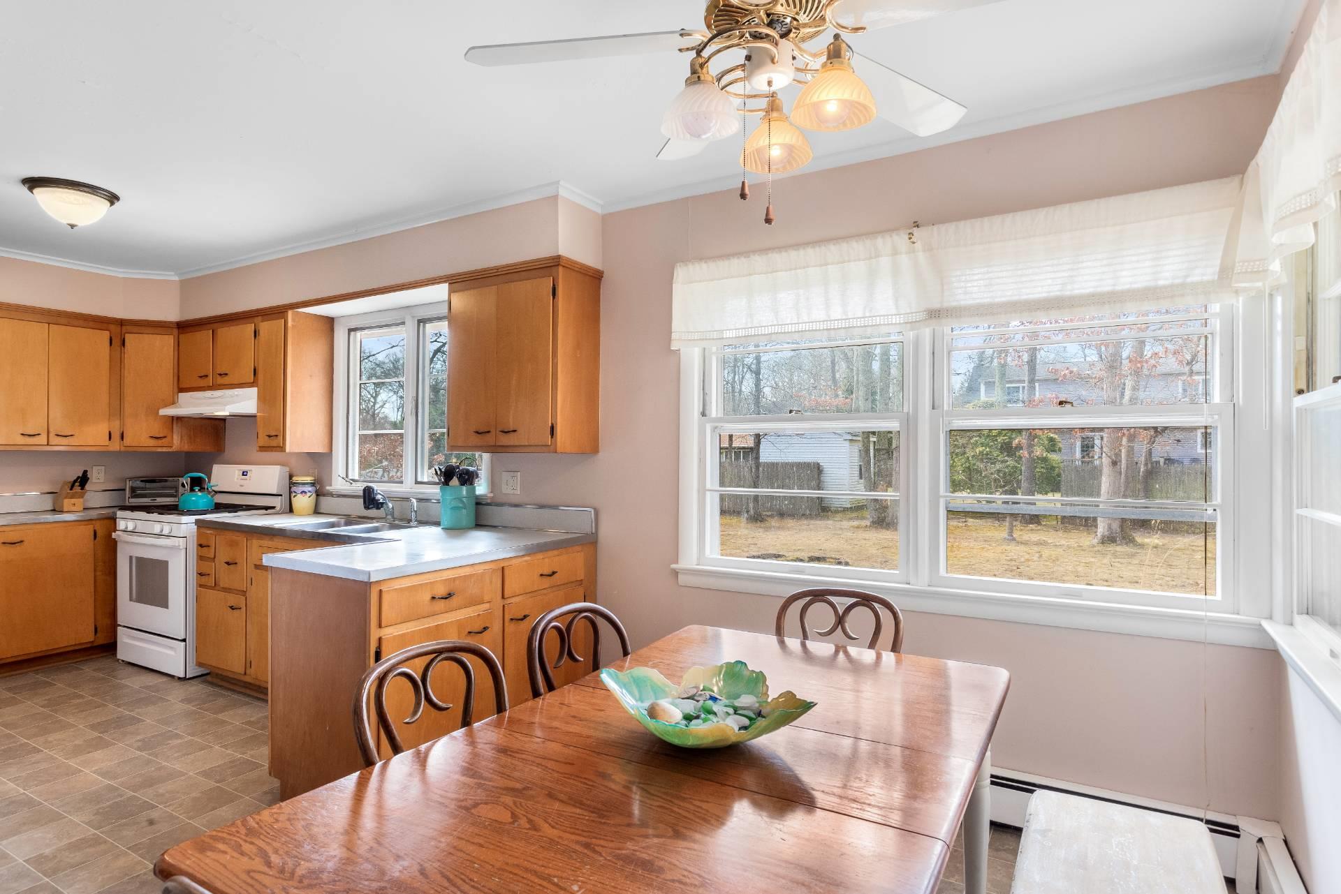 570 N North Bayview Road, Southold, New York image 8