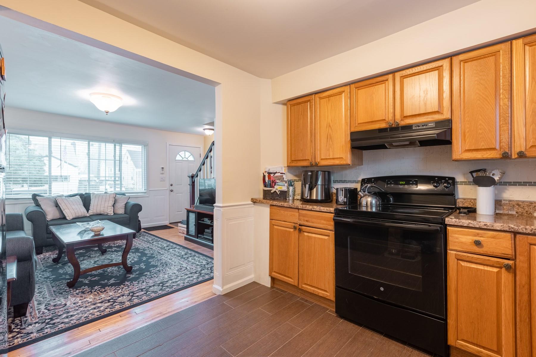 257 South 11th Street Street, Lindenhurst, New York image 8
