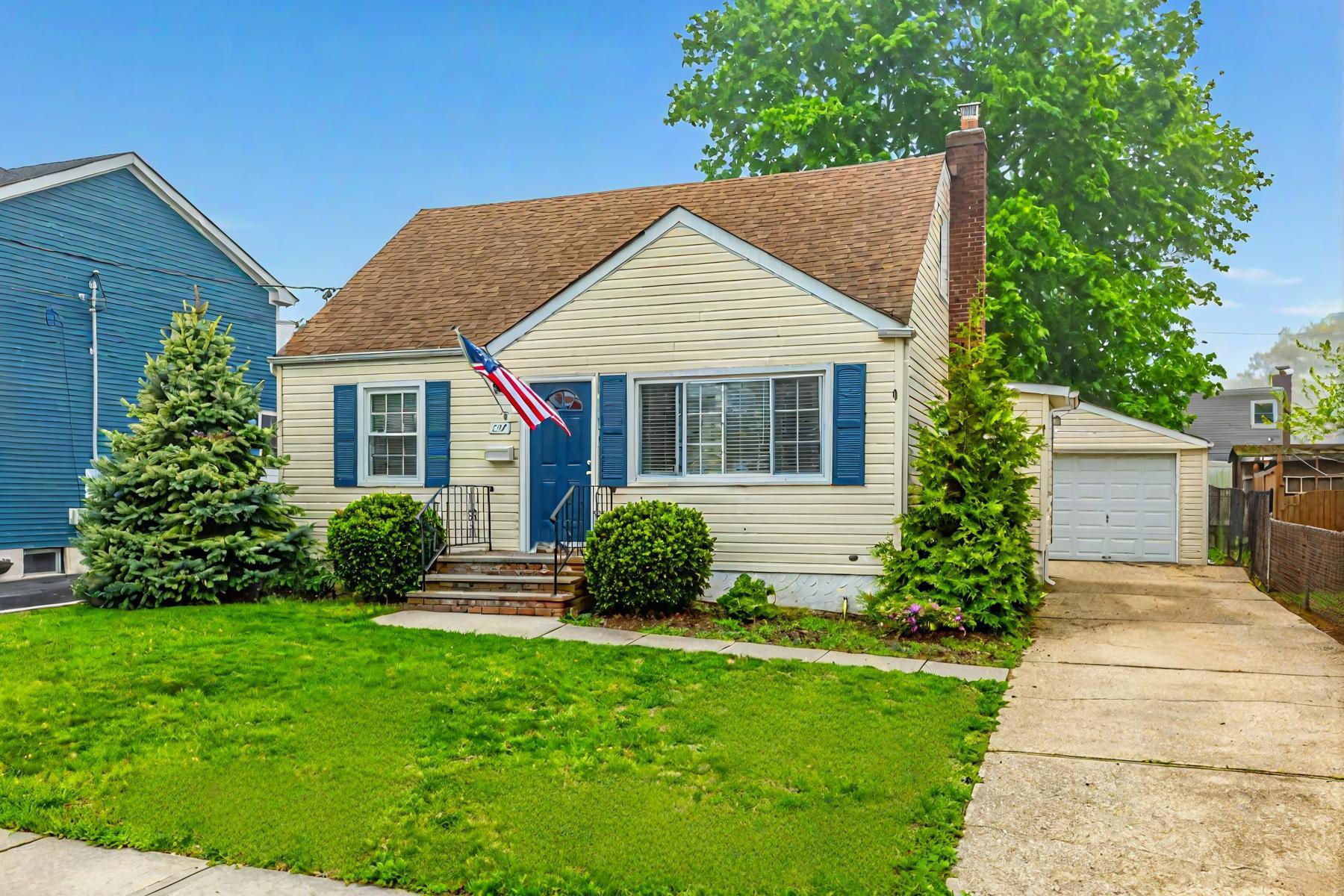 257 South 11th Street Street, Lindenhurst, New York image 2