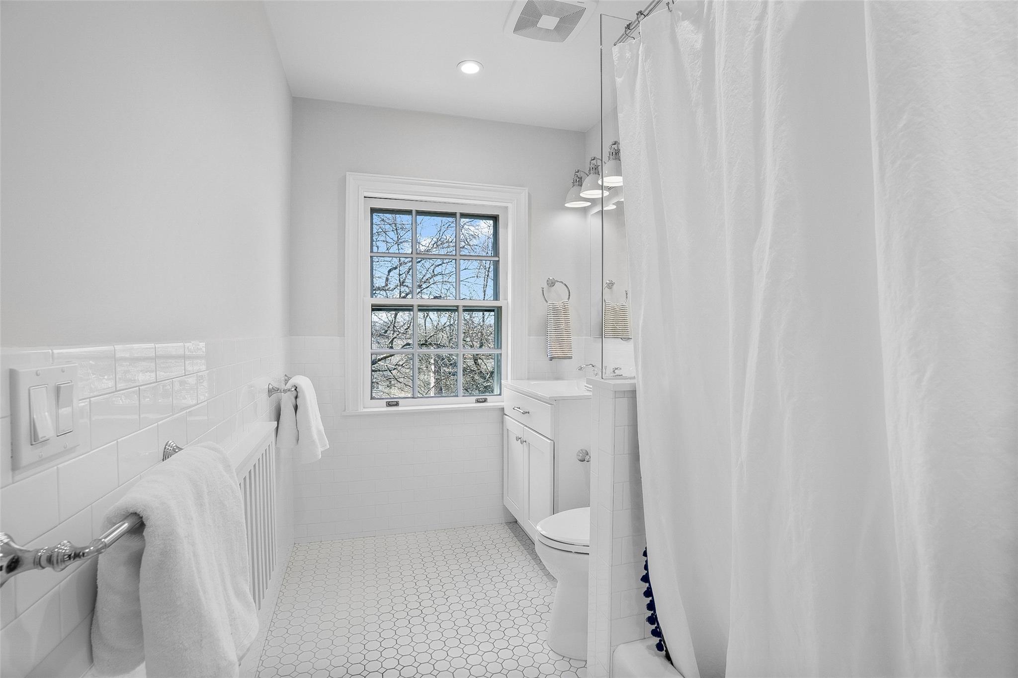 221 Corlies Avenue, Pelham, New York image 22