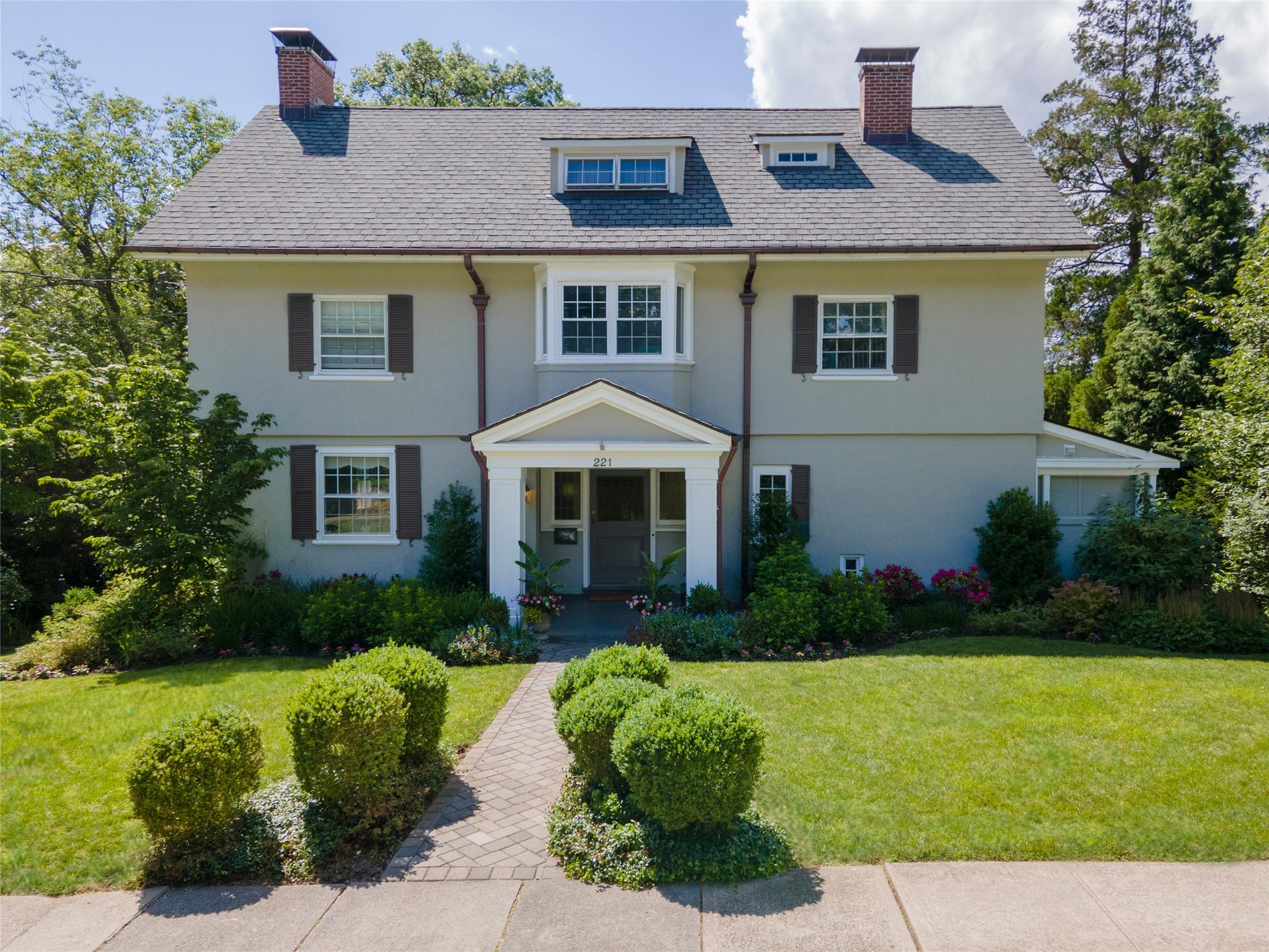 221 Corlies Avenue, Pelham, New York image 1