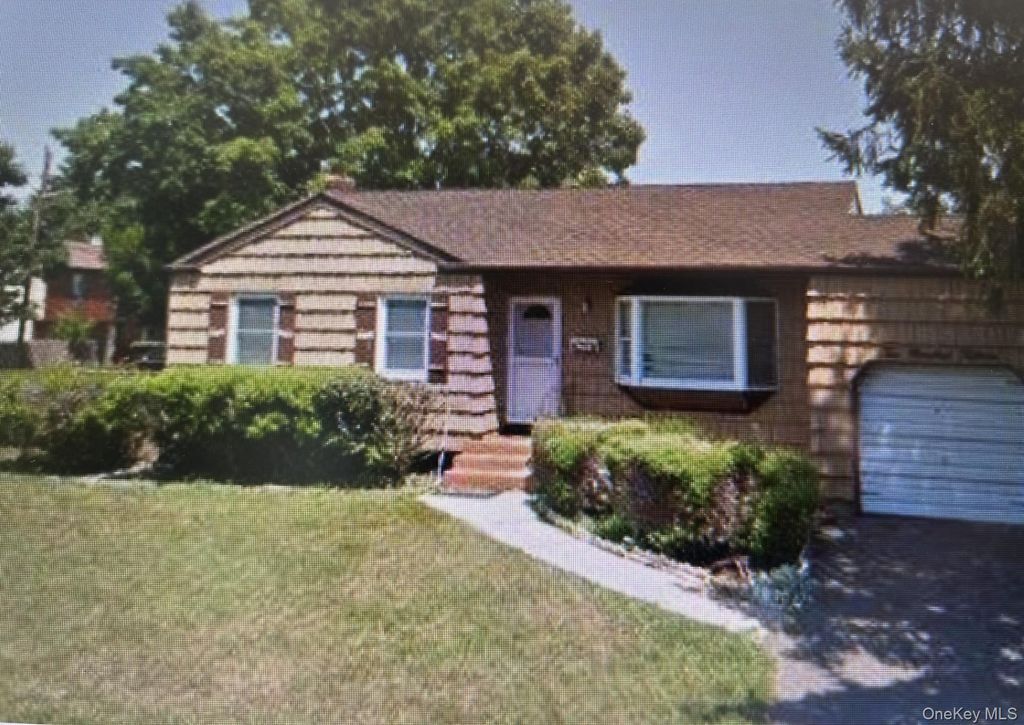 Photo of 215 Lincoln Avenue, Brentwood, NY 11717 (MLS # 985103)