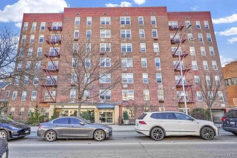 Homes For Sale - 31-85 Crescent Street #608<br/> Astoria, NY 11106