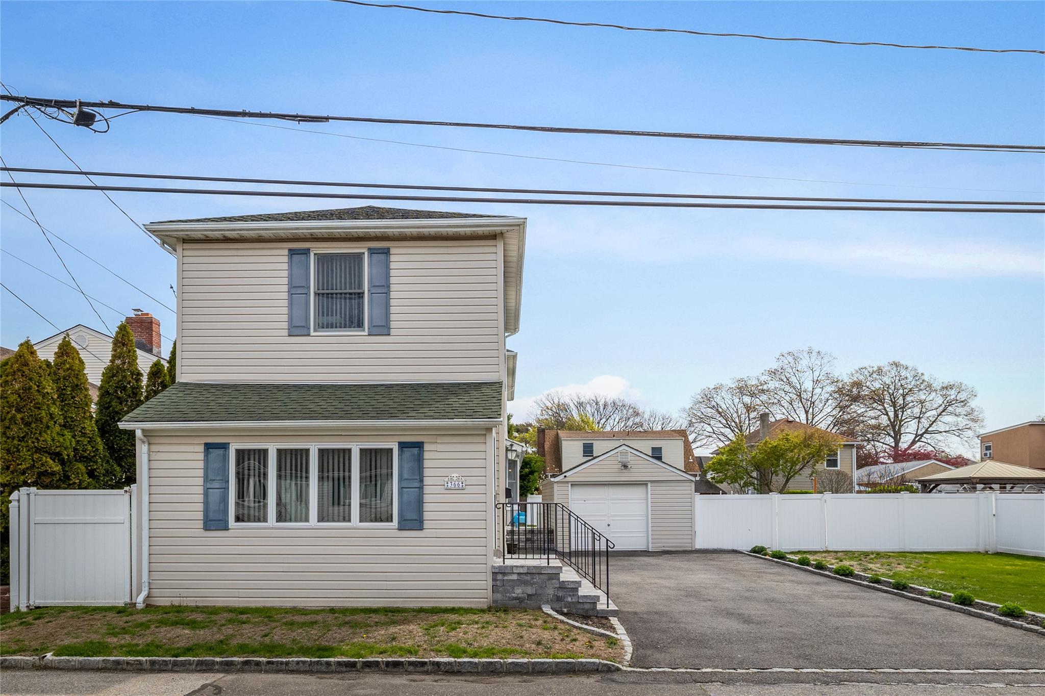 366 S 7th Street, Lindenhurst, New York image 1