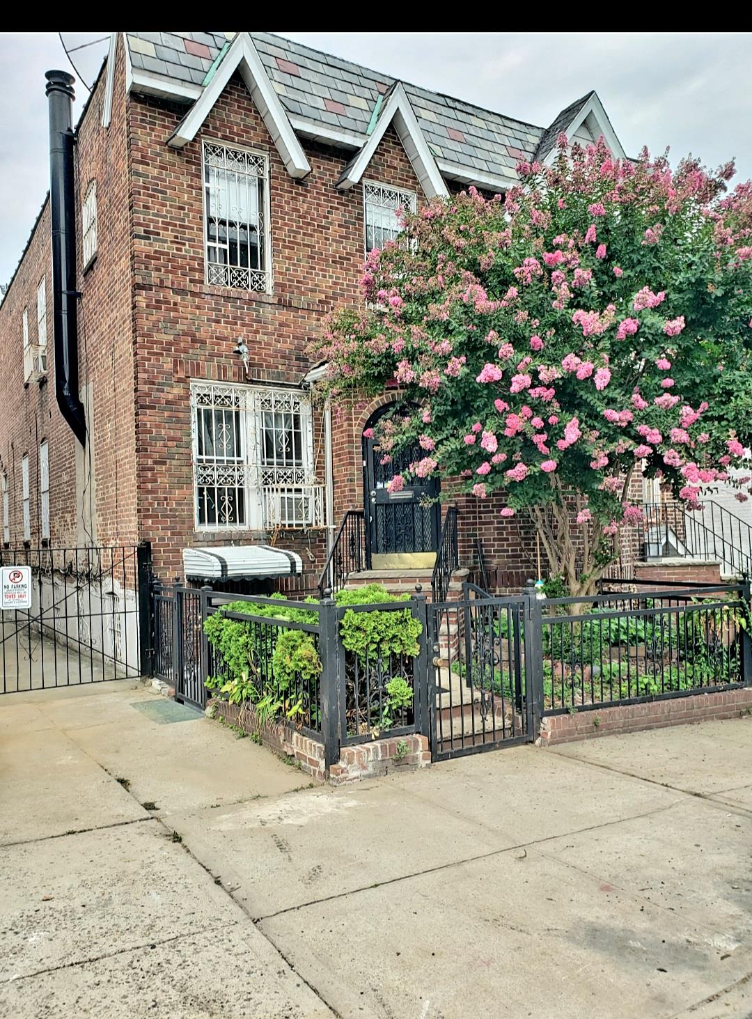 Property for Sale at 84th Street, East Elmhurst, Queens, NY - Bedrooms: 4 
Bathrooms: 3 
Rooms: 9  - $1,125,000