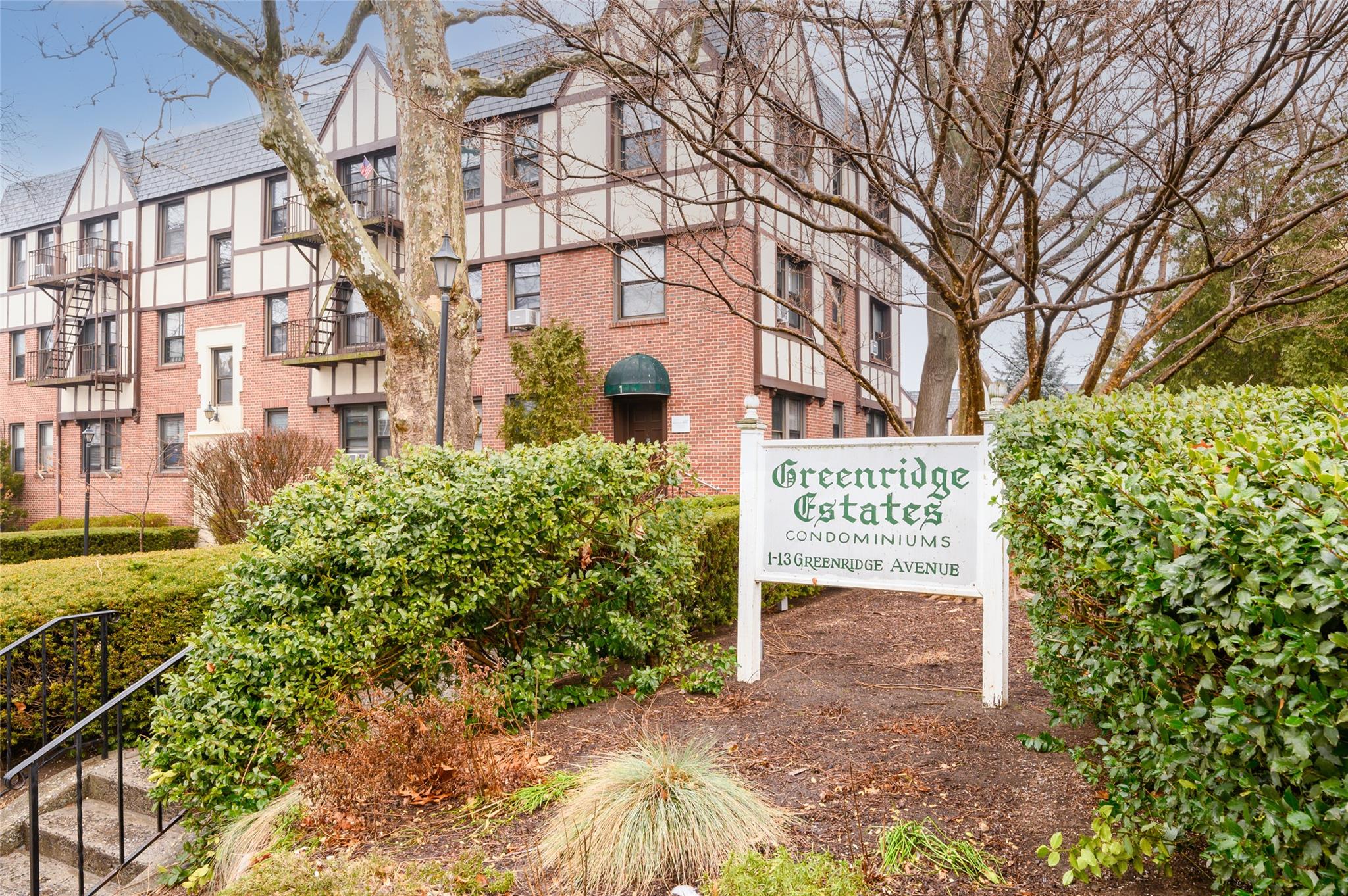 Rental Property at Greenridge Avenue, White Plains, New York - Bedrooms: 1 
Bathrooms: 1  - $2,000 MO.