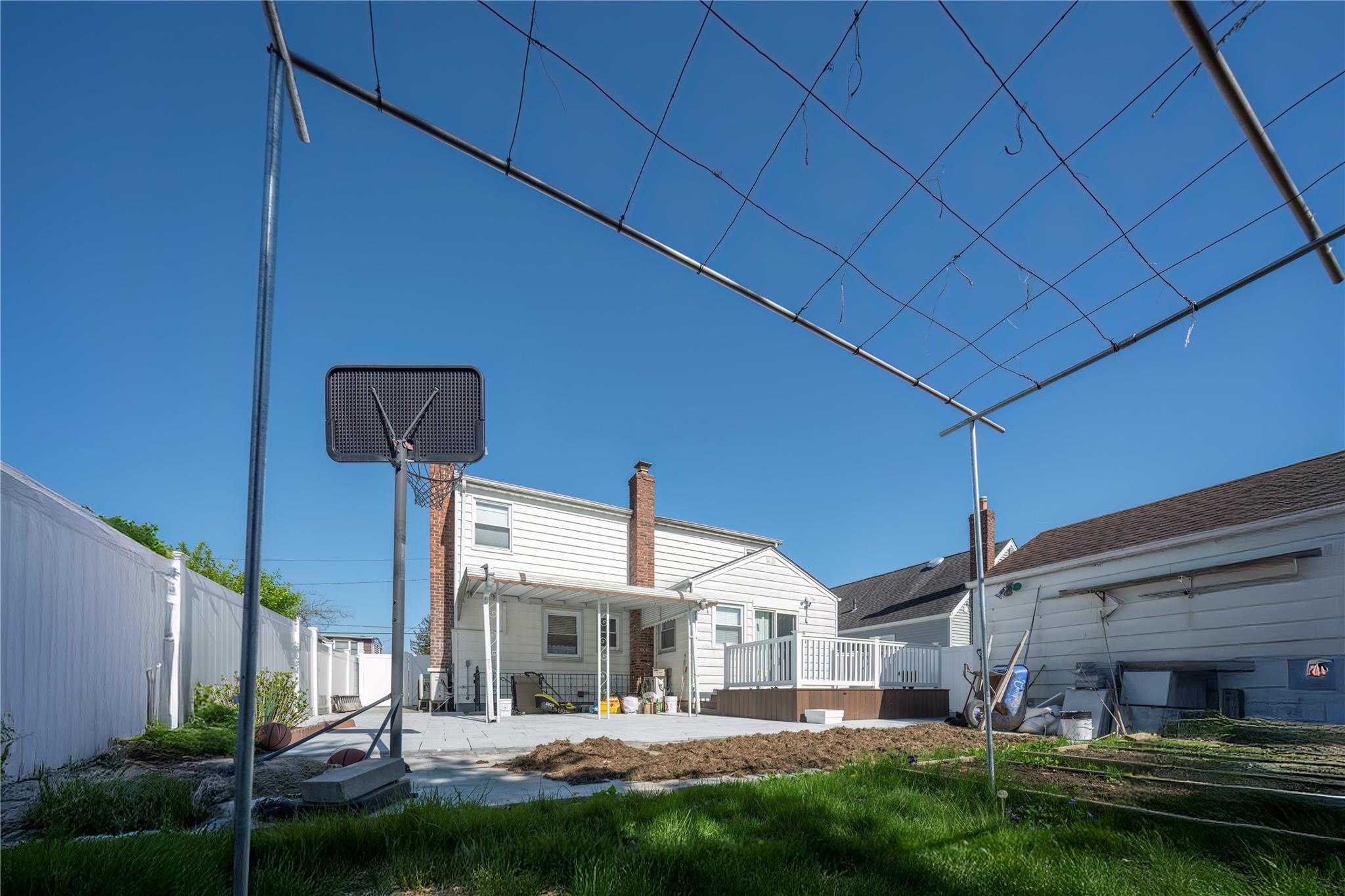 106 Parkview Street, Plainview, New York image 36