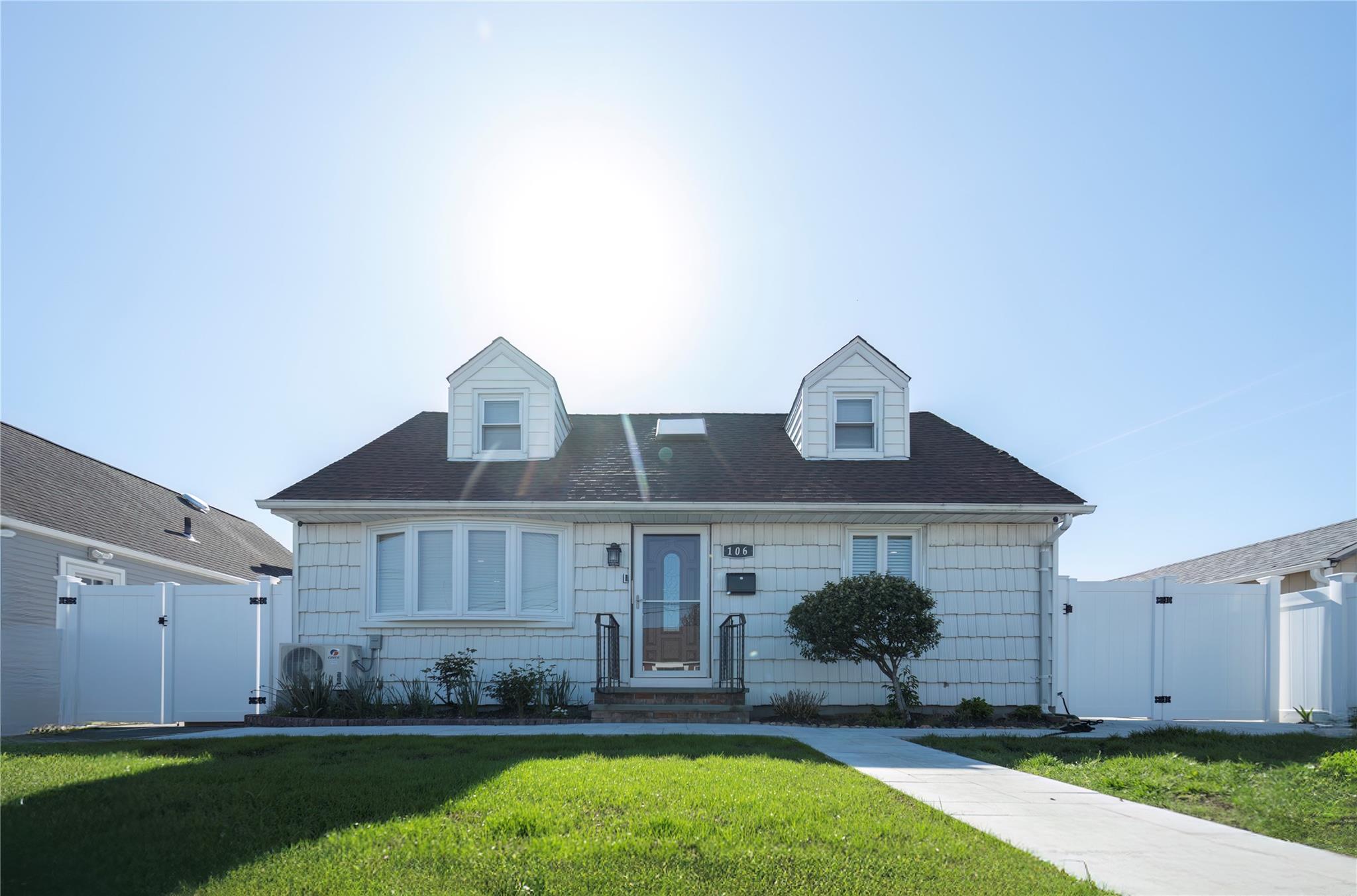 106 Parkview Street, Plainview, New York image 1