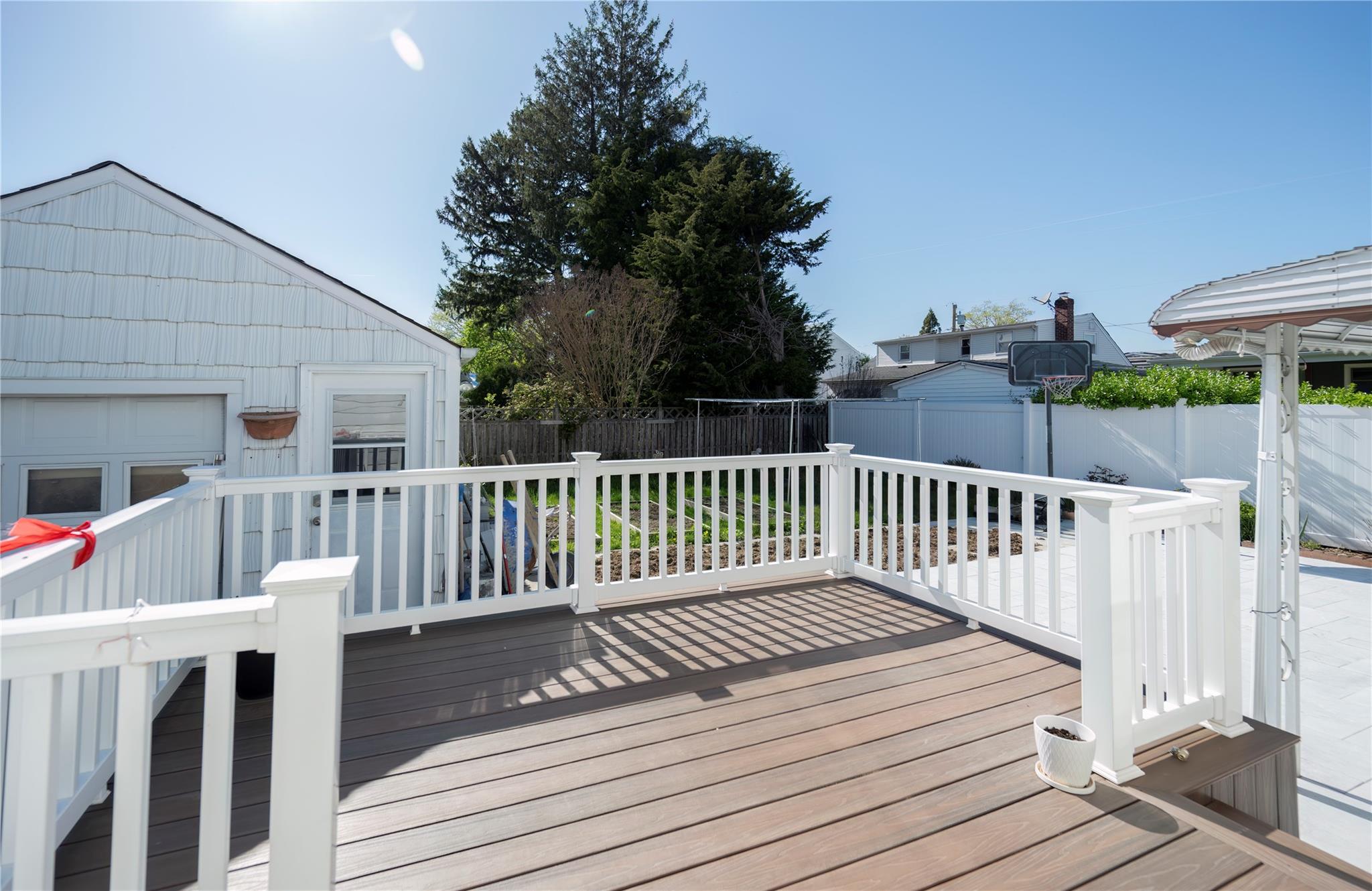 106 Parkview Street, Plainview, New York image 28