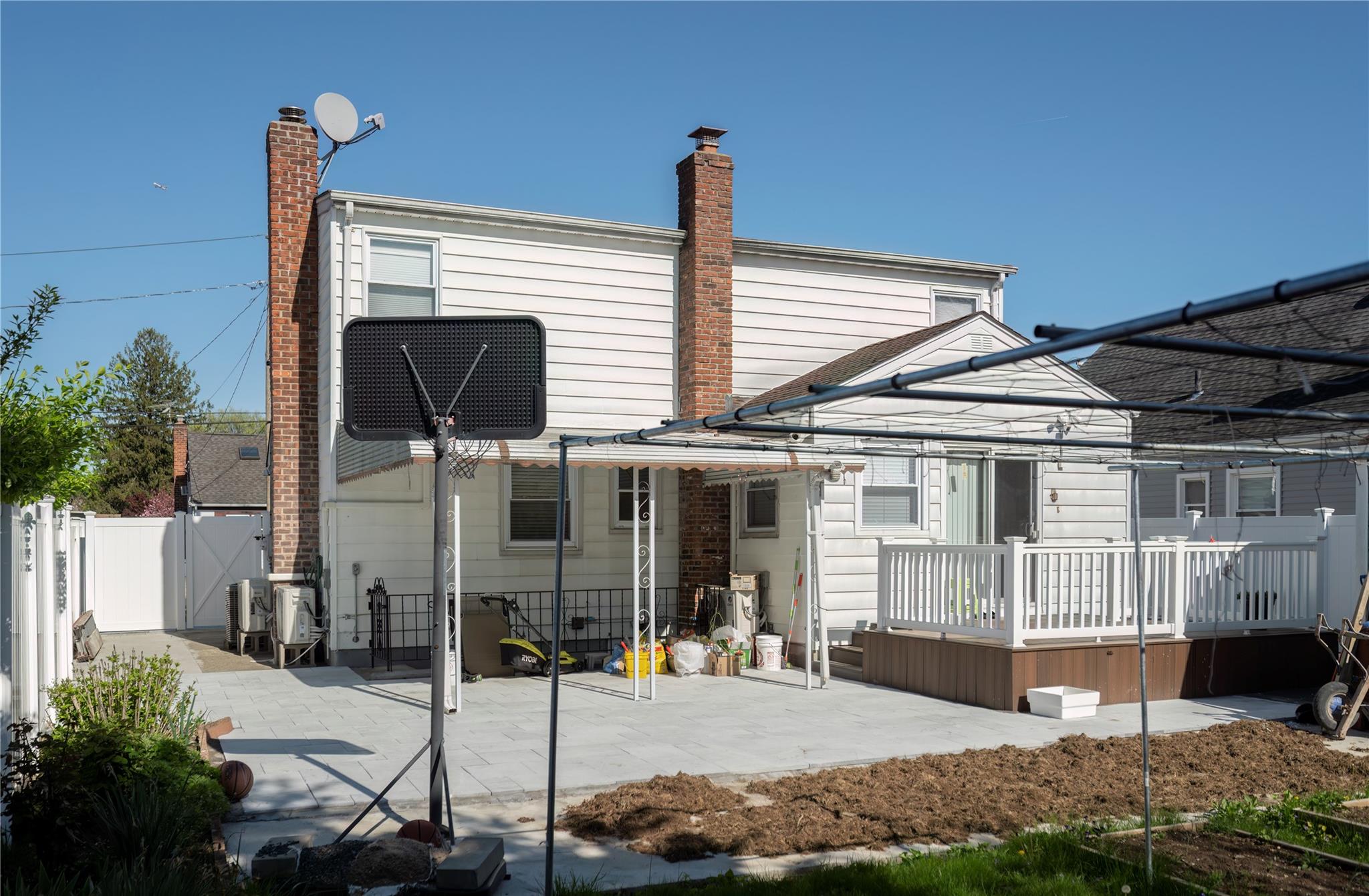 106 Parkview Street, Plainview, New York image 33
