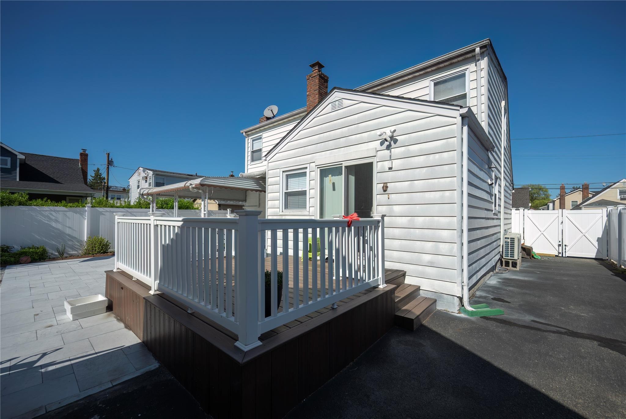 106 Parkview Street, Plainview, New York image 37