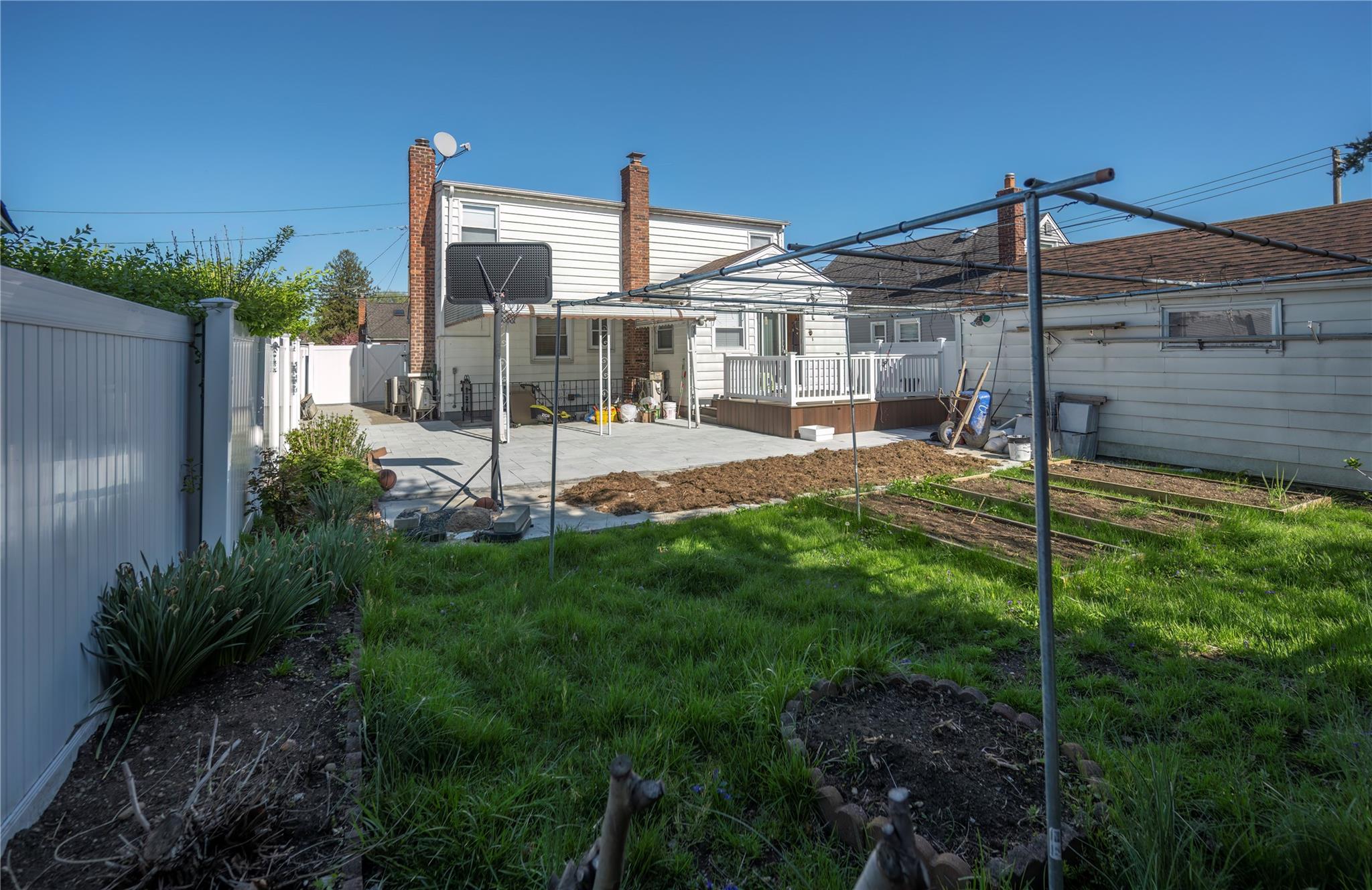 106 Parkview Street, Plainview, New York image 32