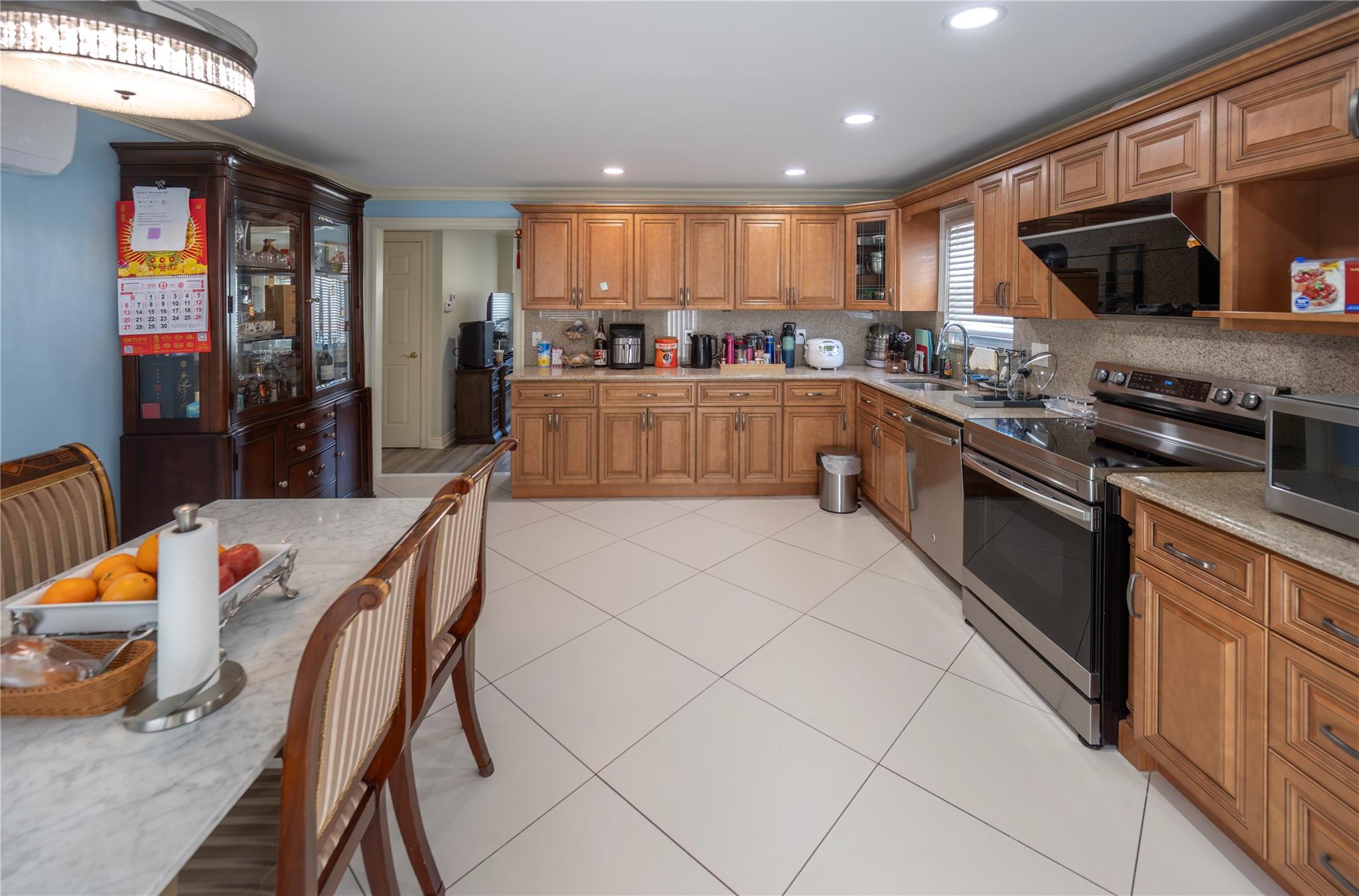 106 Parkview Street, Plainview, New York image 9