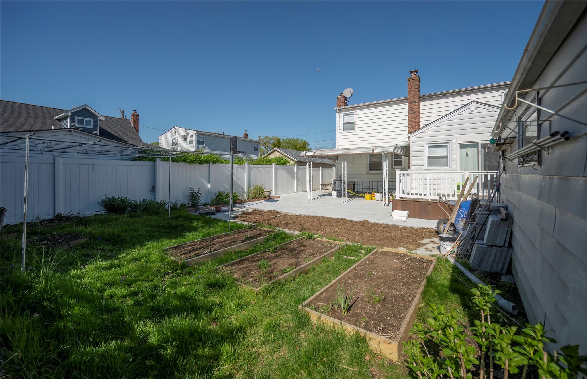 106 Parkview Street, Plainview, New York image 34