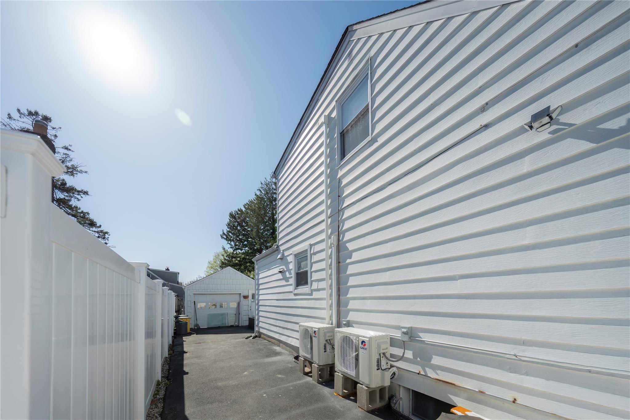 106 Parkview Street, Plainview, New York image 30