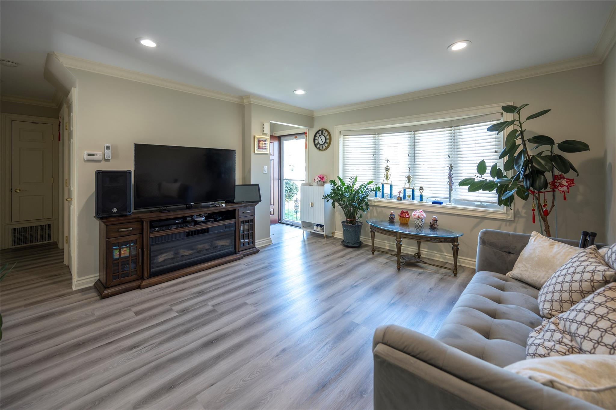 106 Parkview Street, Plainview, New York image 3