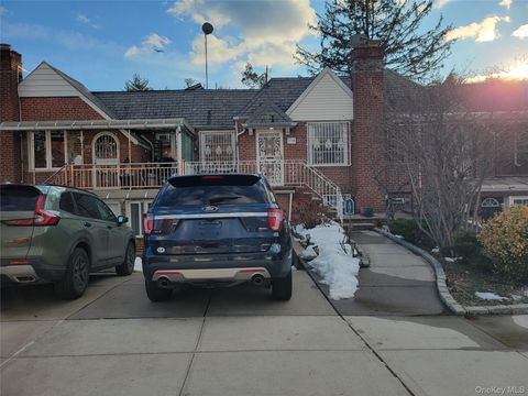 Photo of 77-06 Kneeland Avenue, Elmhurst, NY 11373 (MLS # 964068)