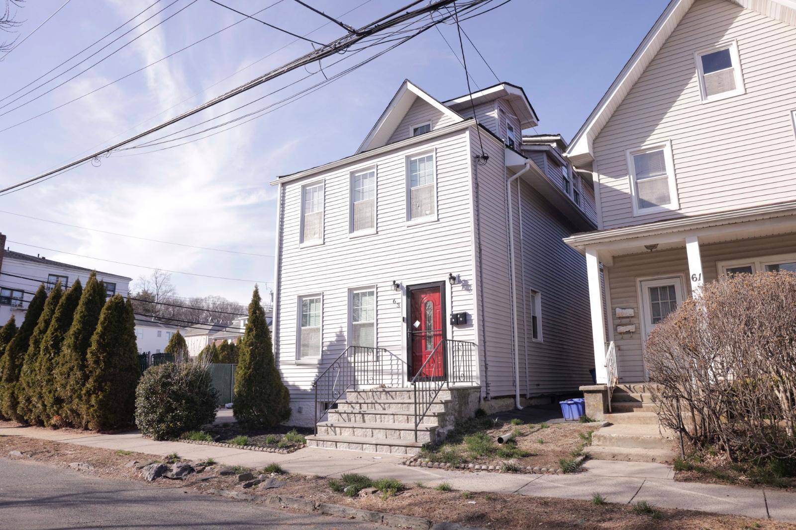 Hearst Street, Yonkers, New York - 8 Bedrooms  
3 Bathrooms - 