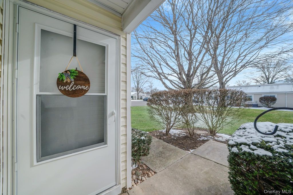 Photo of 1107 Cabot Court N, Saint James, NY 11780 (MLS # 954779)