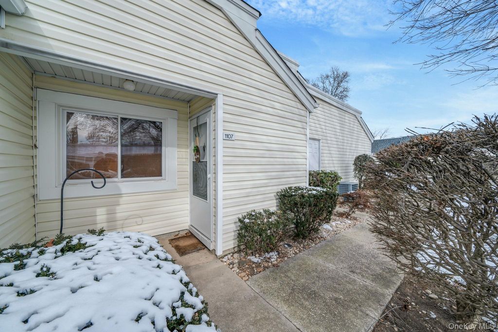 Photo of 1107 Cabot Court N, Saint James, NY 11780 (MLS # 954779)