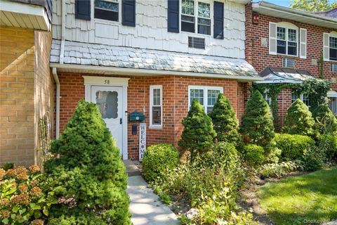 Photo of 11 Glen Hollow Drive #D58, Holtsville, NY 11742 (MLS # 919873) Photo of 11 Glen Hollow Drive #D58, Holtsville, NY 11742 (MLS # 919873)