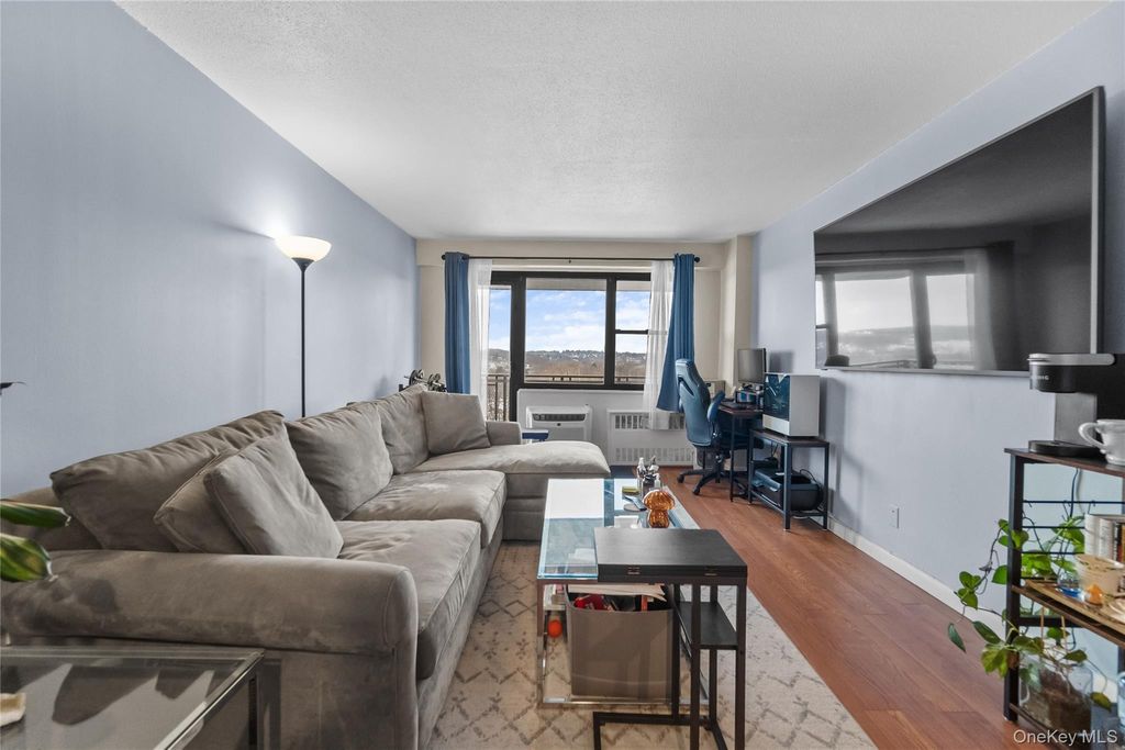 Photo of 155 Ferris Avenue #8K, White Plains, NY 10603 (MLS # 960055)