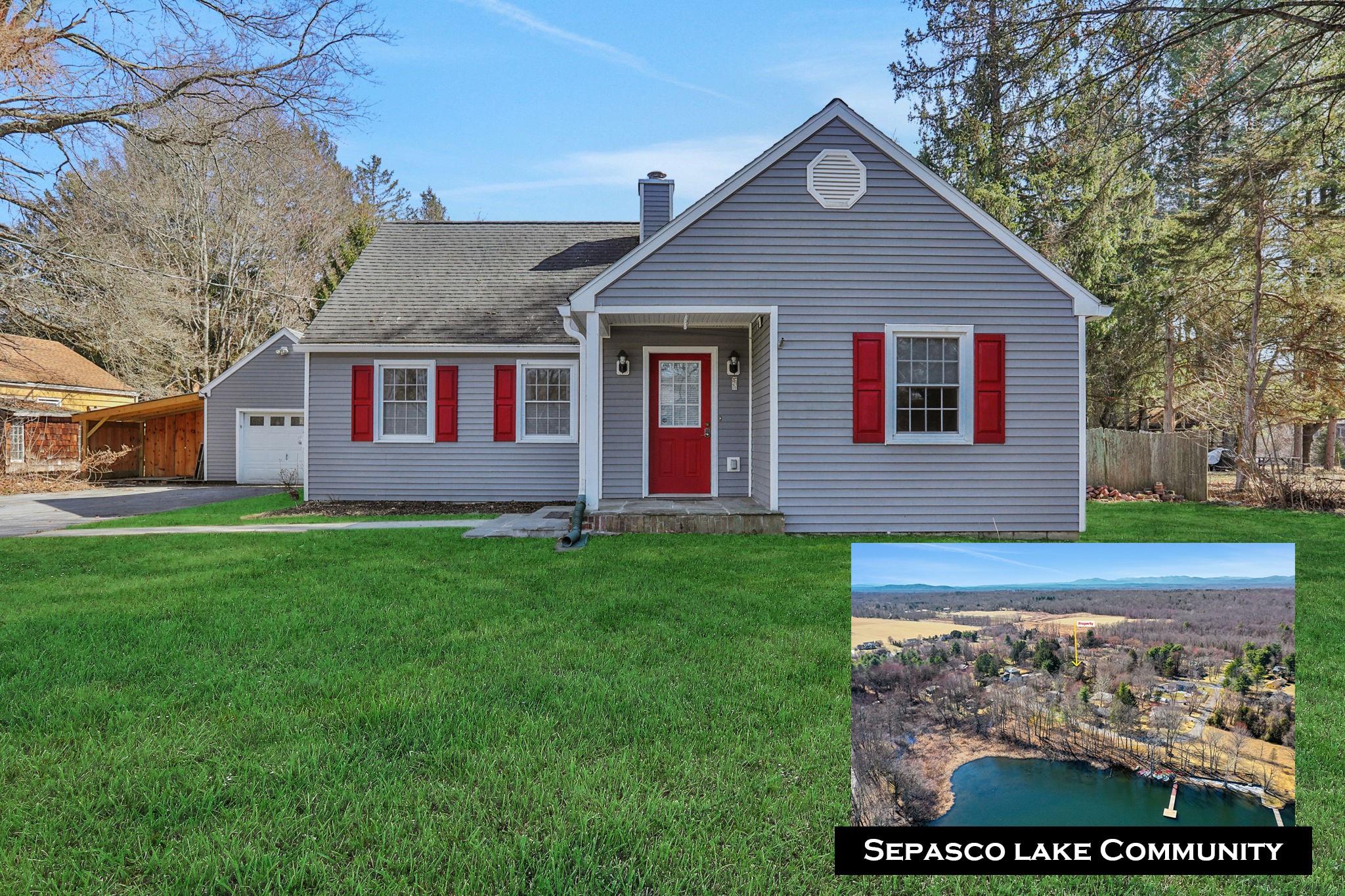 Sepasco Center Street, Rhinebeck, New York - 3 Bedrooms  
3 Bathrooms  
5 Rooms - 