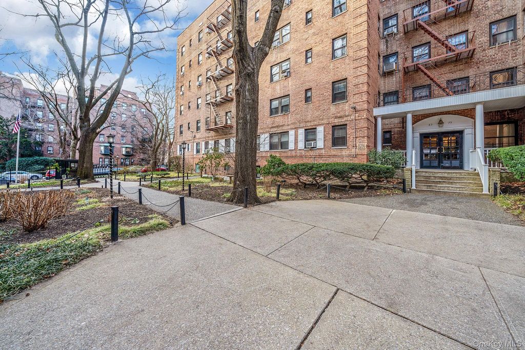 Photo of 83-75 118th Street #5A, Kew Gardens, NY 11415 (MLS # 956265)
