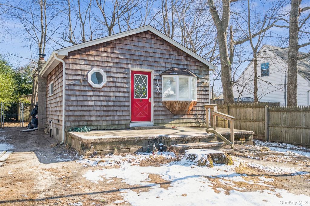 Photo of 123 Lynbrook Drive, Mastic Beach, NY 11951 (MLS # 954346)