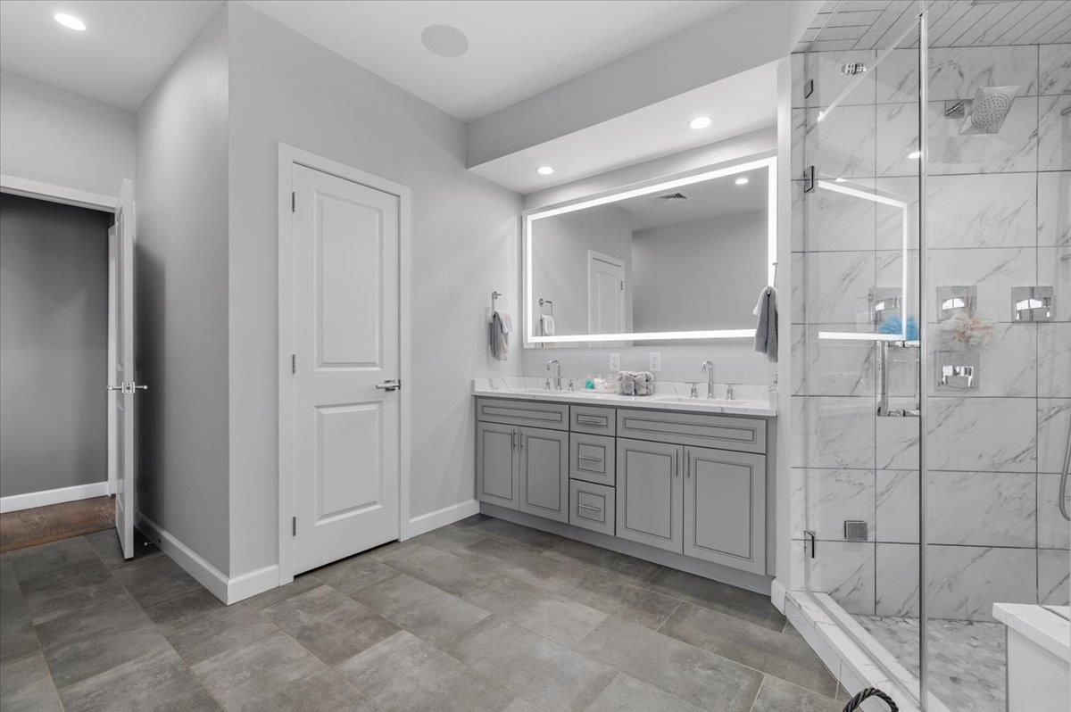 Copiague, New York 11726, United States, 4 Bedrooms Bedrooms, ,4 BathroomsBathrooms,Residential,Active,155236