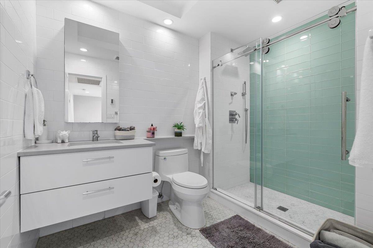 Copiague, New York 11726, United States, 4 Bedrooms Bedrooms, ,4 BathroomsBathrooms,Residential,Active,155236