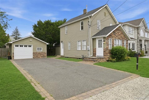 Homes For Sale - 6 Prospect Street<br/> Hicksville, NY 11801