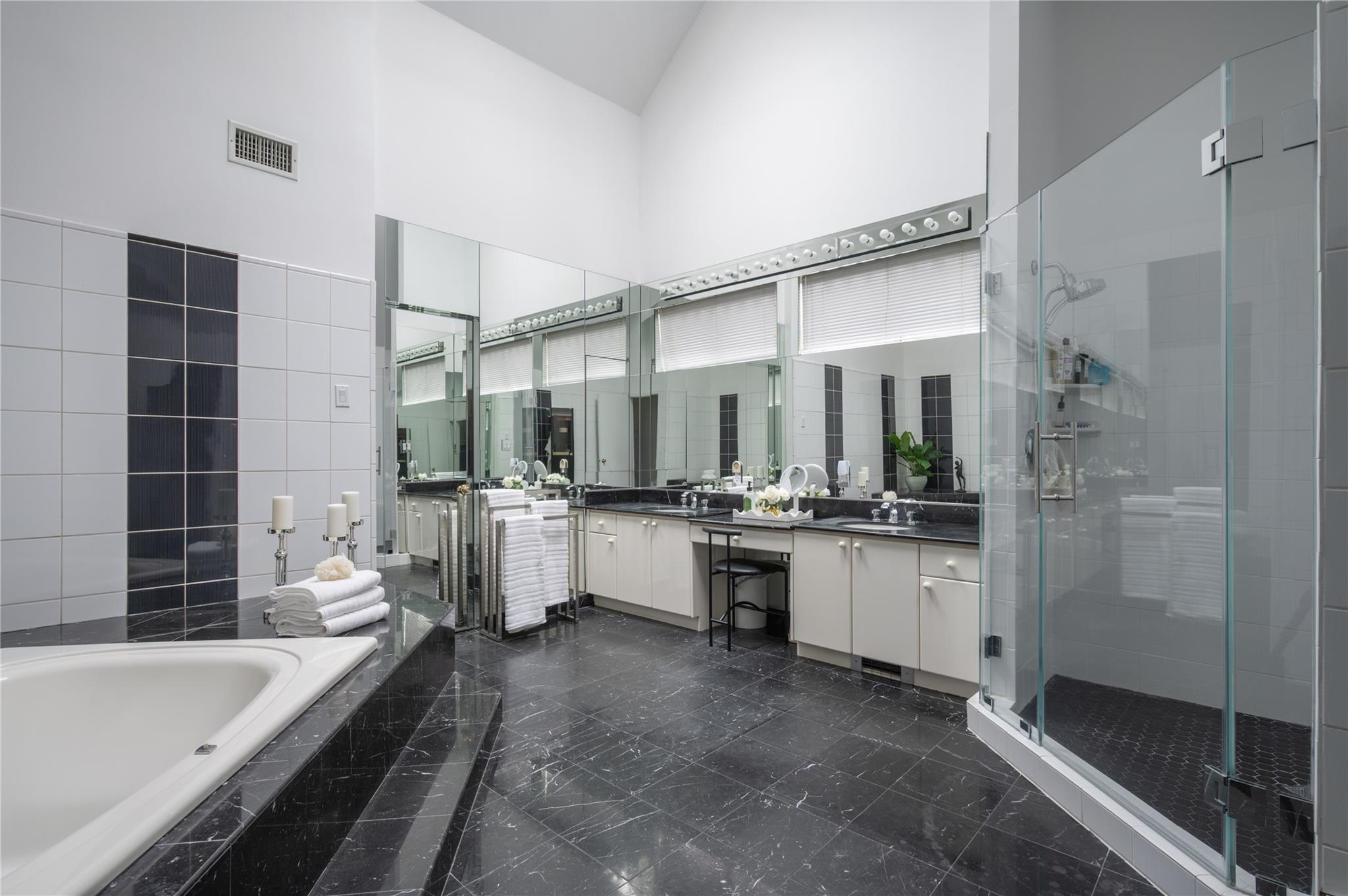 9 Verity Lane, Roslyn, New York image 14