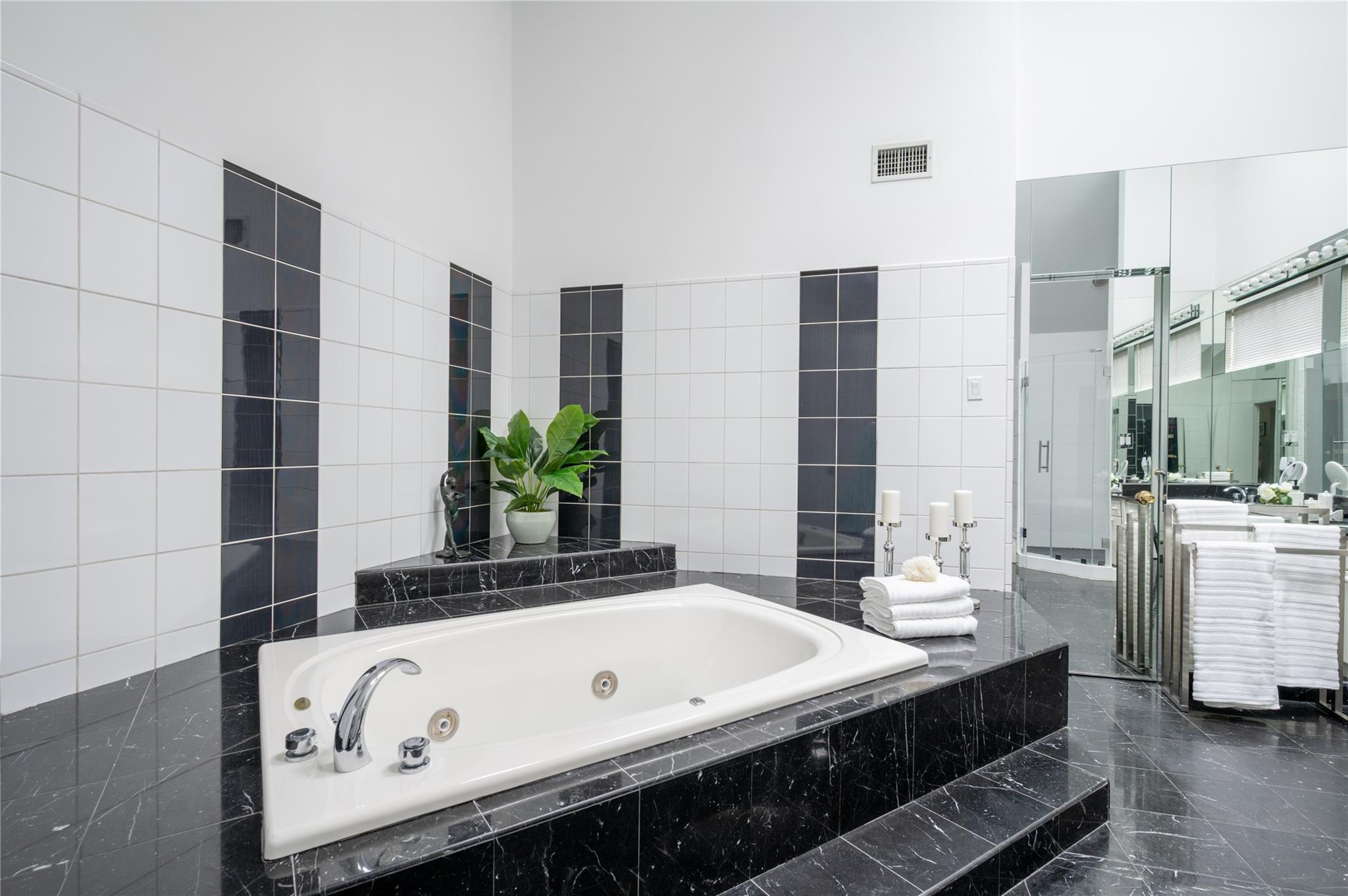 9 Verity Lane, Roslyn, New York image 15