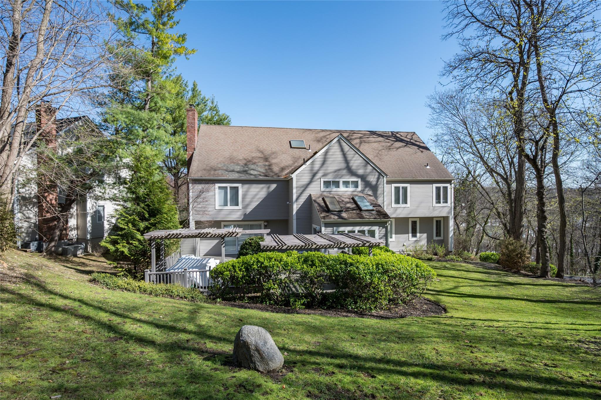 9 Verity Lane, Roslyn, New York image 22