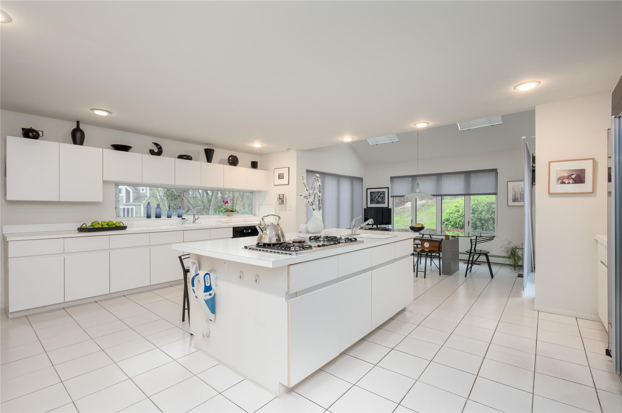 9 Verity Lane, Roslyn, New York image 10