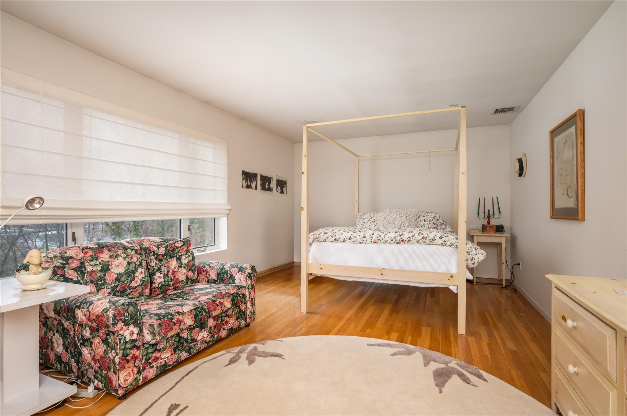 9 Verity Lane, Roslyn, New York image 16