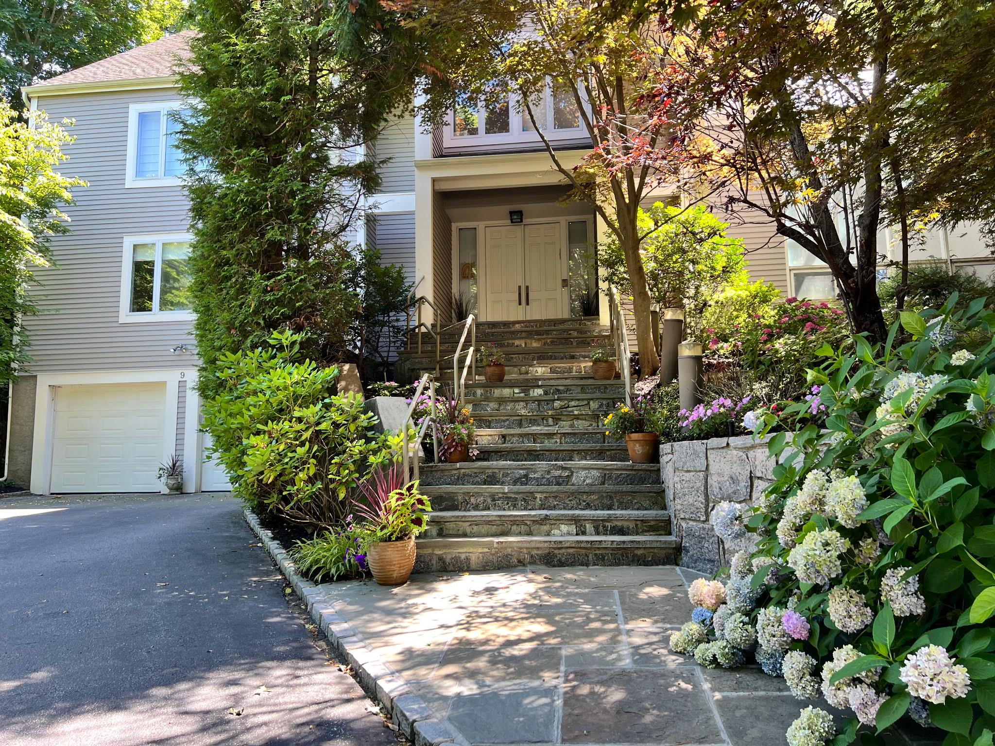 9 Verity Lane, Roslyn, New York image 2