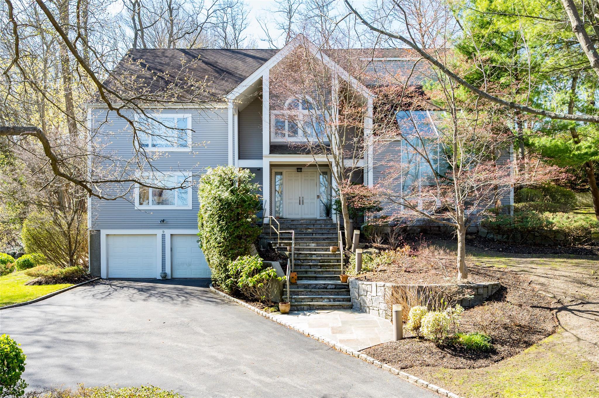 9 Verity Lane, Roslyn, New York image 1