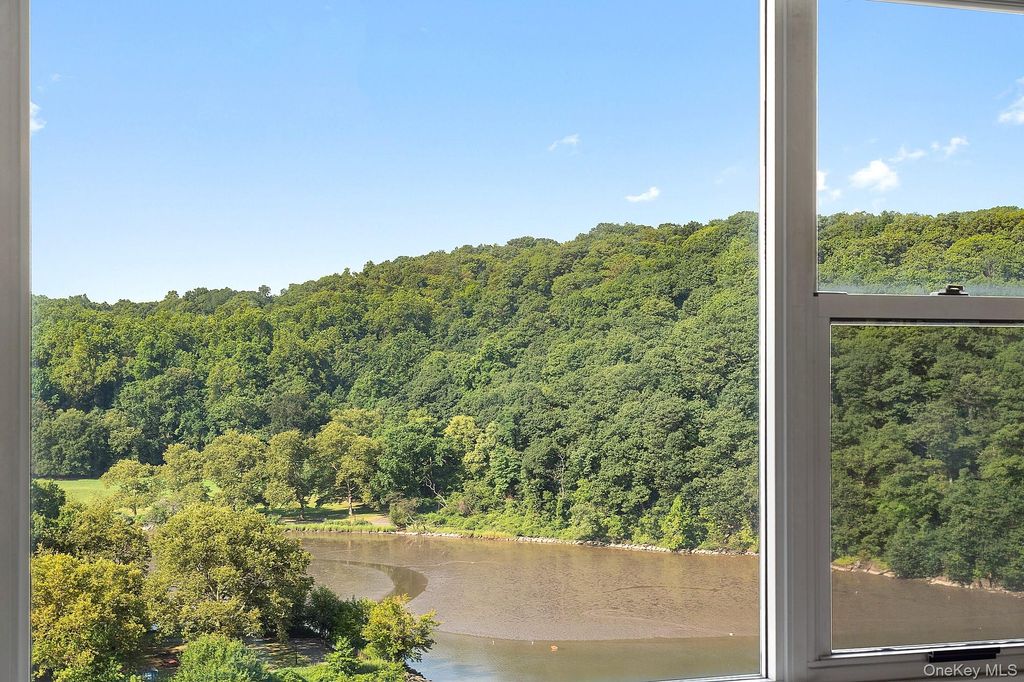 Photo of 2400 Johnson Avenue #3B, Bronx, NY 10463 (MLS # 961314)