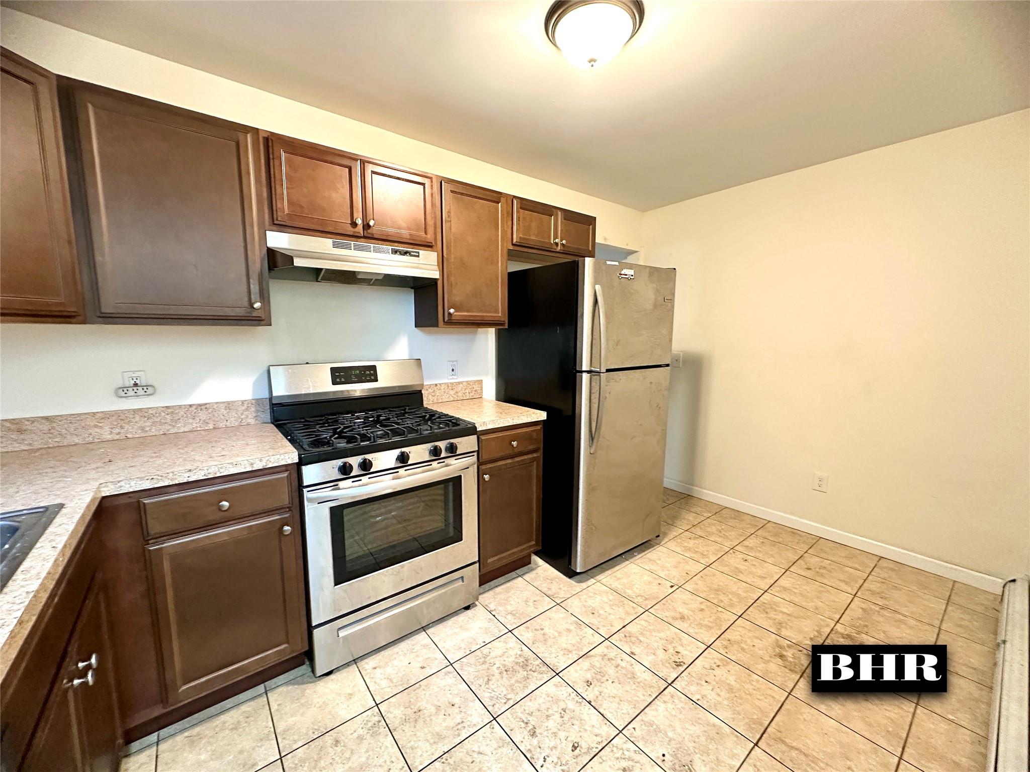 16 Aster Court, Brooklyn, New York image 3